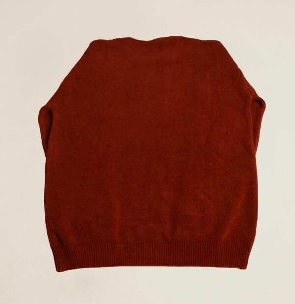 red knitted pullover